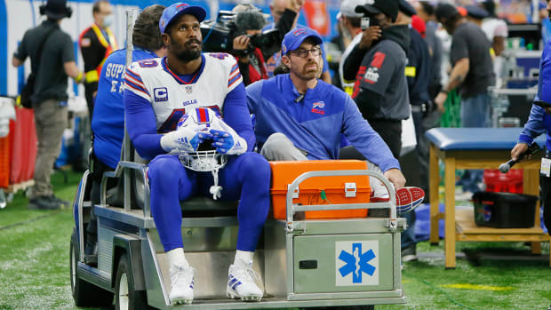 Bills linebacker Von Miller (40) is carted off the field during the first half agains the Lions.